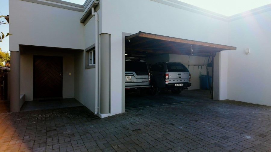 4 Bedroom Property for Sale in Middedorp Western Cape